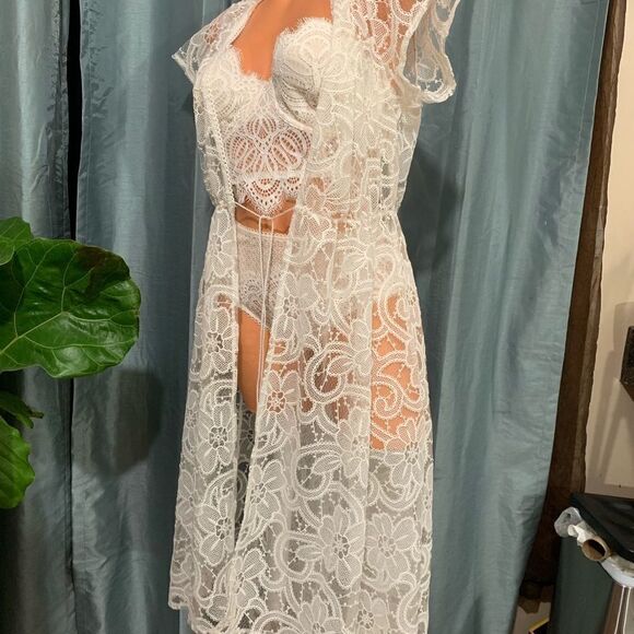Victoria’s Secret embroidered lace high-low Kimono - Picture 11 of 13
